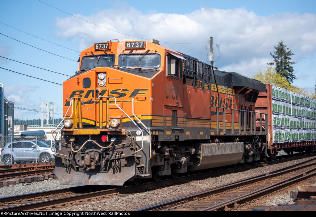 BNSF 6737